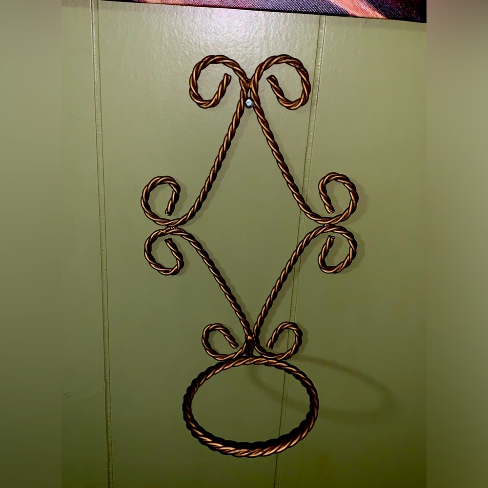 Hollywood Regency Vintage 1960 Golden Twisted Metal Rope Guest Towel Holder